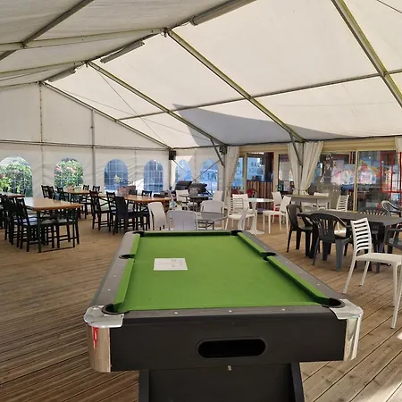 Le Clos De אתר קמפינג