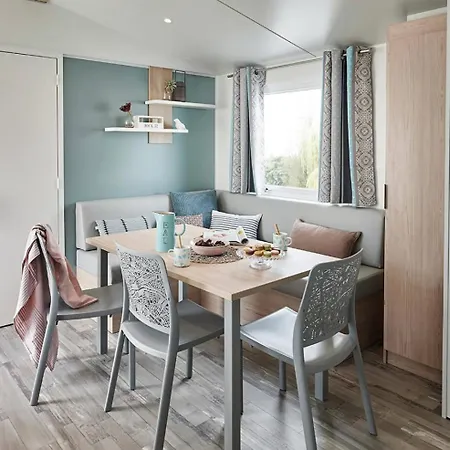 Le Clos De אתר קמפינג 3*