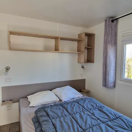 אתר קמפינג Le Clos De 3*